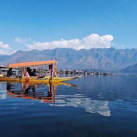 ホテル Umbrella Group Of House Boat Srīnagar エクステリア 写真