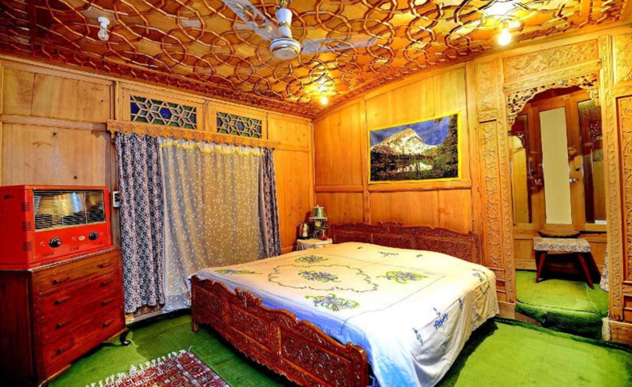 ホテル Umbrella Group Of House Boat Srīnagar エクステリア 写真