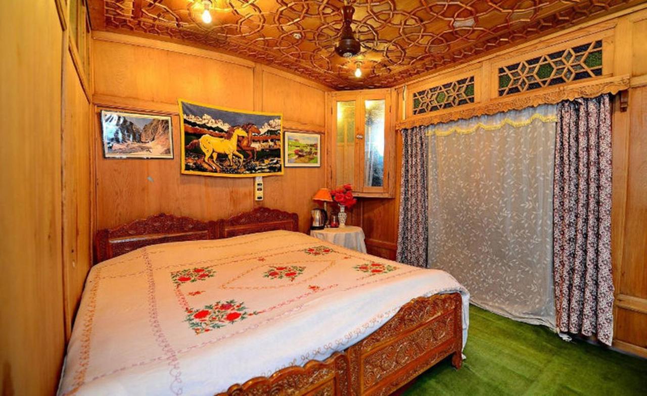 ホテル Umbrella Group Of House Boat Srīnagar エクステリア 写真
