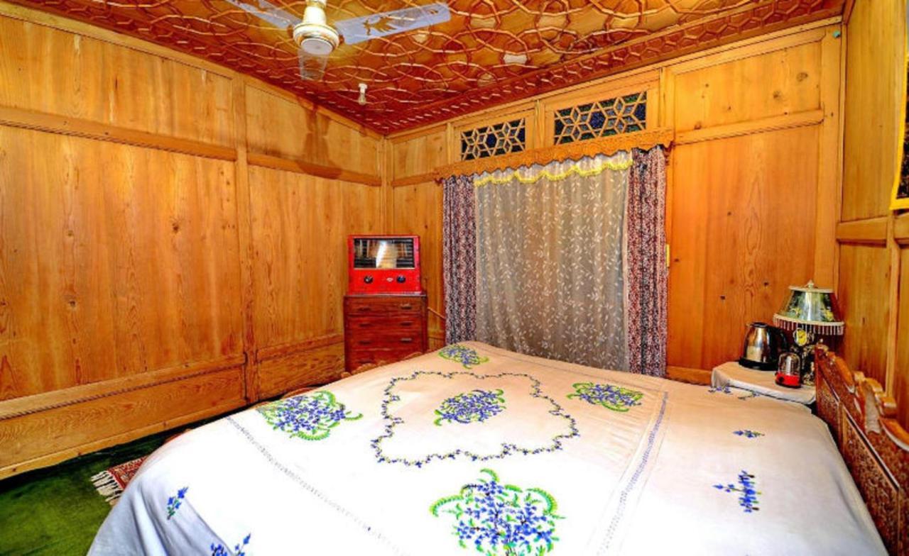 ホテル Umbrella Group Of House Boat Srīnagar エクステリア 写真